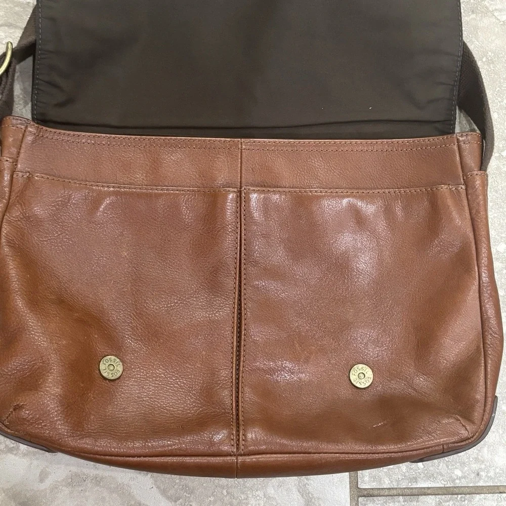 Fossil Men's Buckner Leather Messenger Bag‎